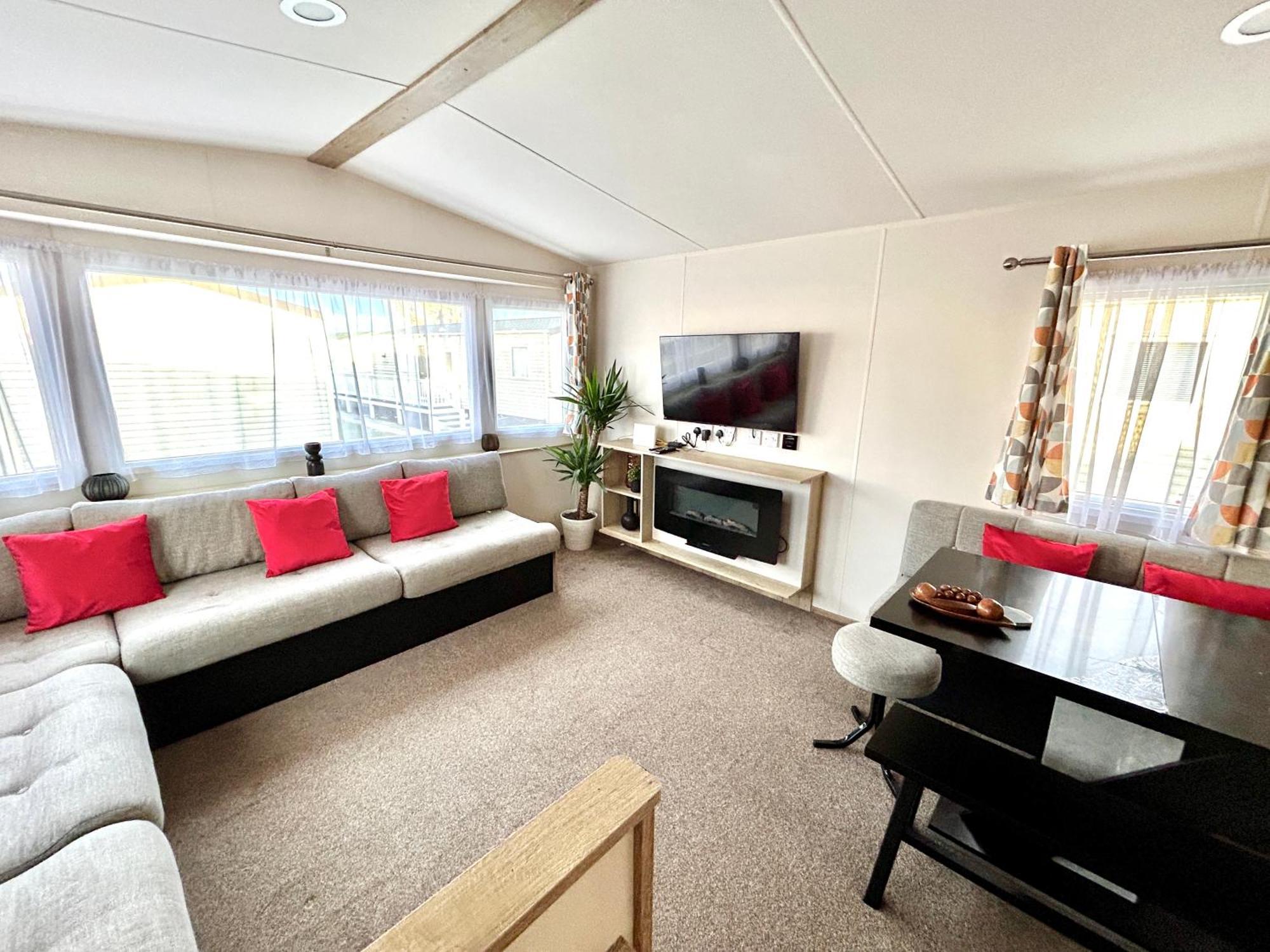 Verbjam 6 Berth Caravan Holiday St Osyth Клактон-он-Си Экстерьер фото